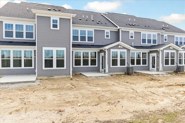 $458,833 | 2216 Ryegrass Lane, Unit 78002, Bolingbrook, IL 60490