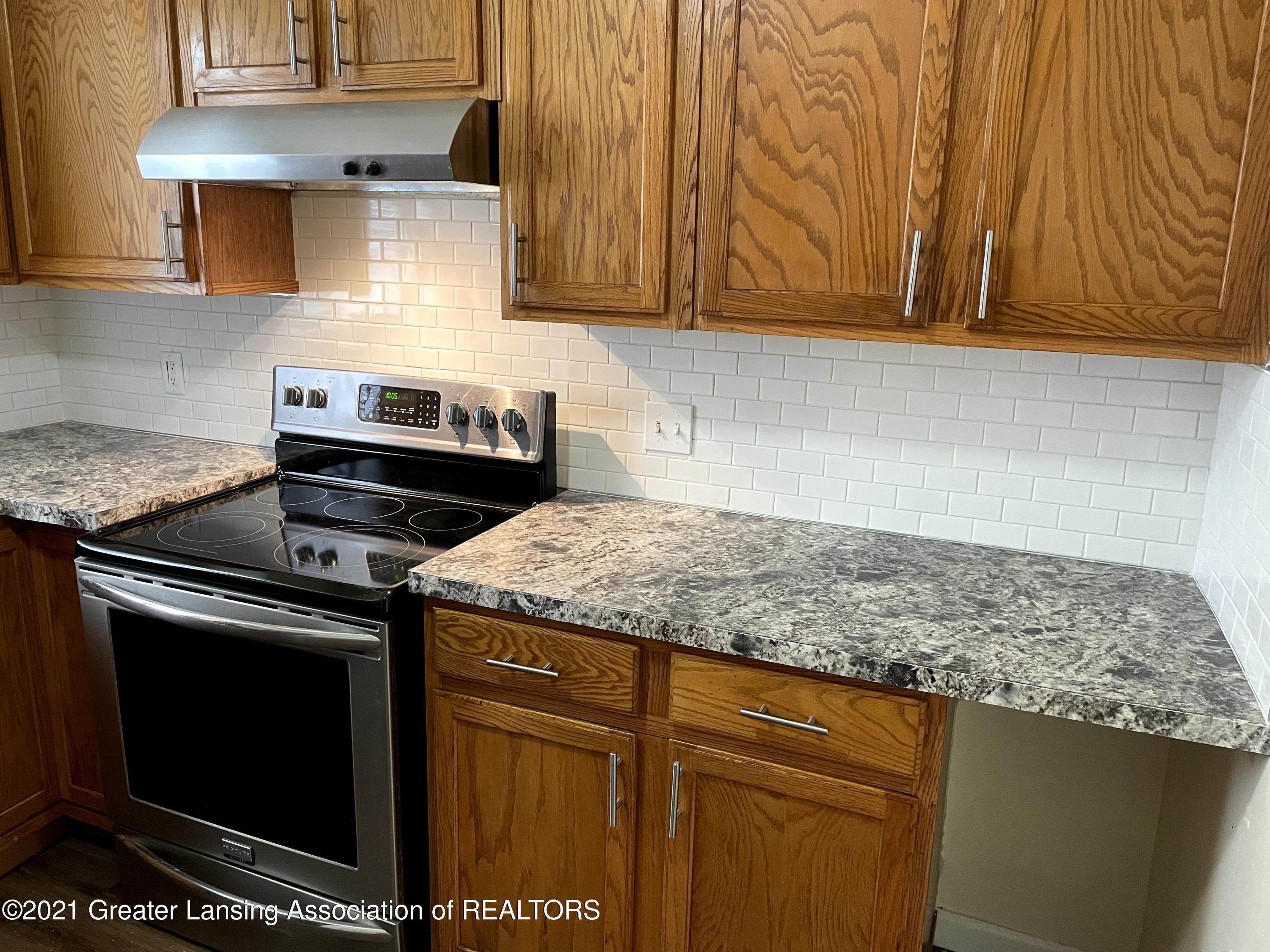 3213 West Jolly Road Lansing, MI 48911 - Photo 6 of 25 IMG_2140