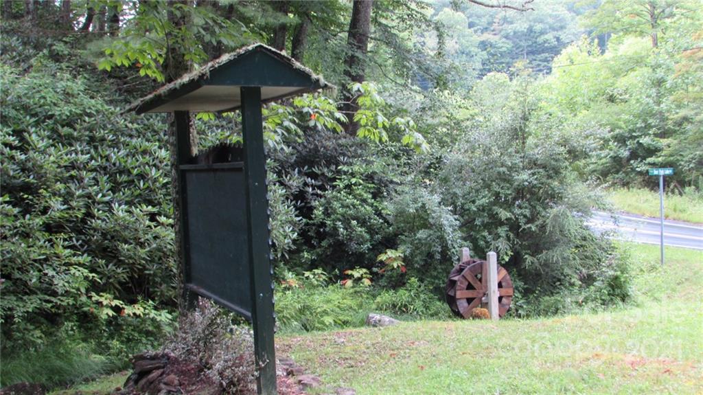10 Deer Park Lake Road Spruce Pine, NC 28777 - Photo 29 of 30 a view of a wooden fence