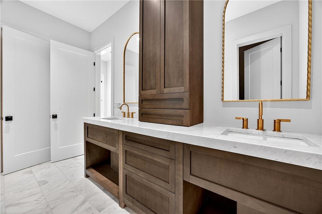 1366 Wessyngton Road Northeast Atlanta, GA 30306 - Photo 14 of 29 a bathroom with a sink and a mirror