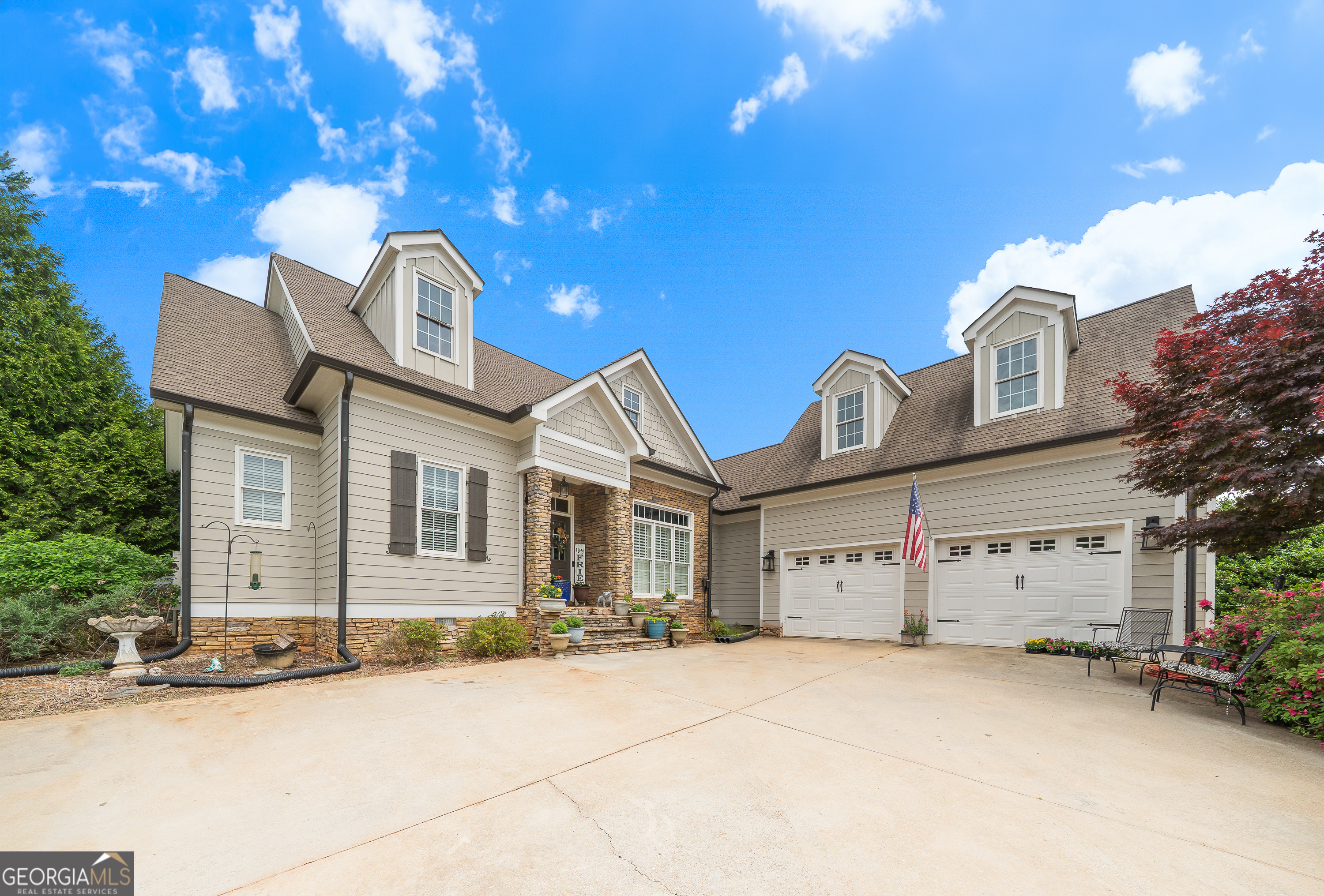 a view of a house with a yard and garage