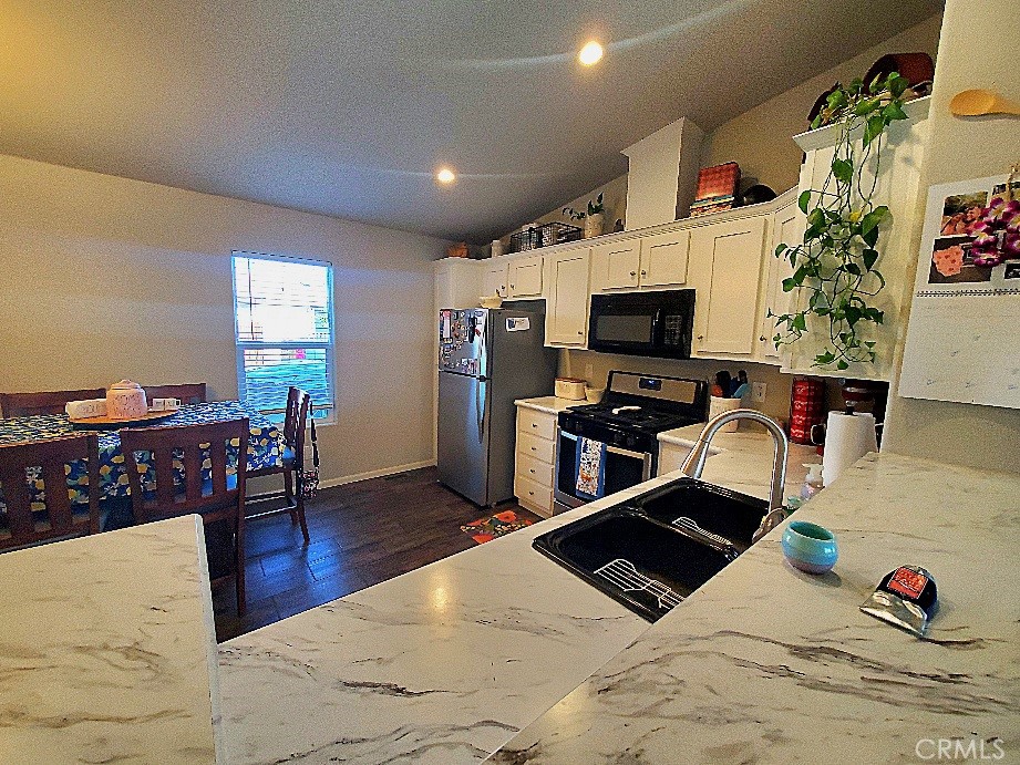 21621 Sandia Road, Unit 131 Apple Valley, CA 92308 - Photo 7 of 32