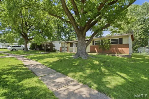 $174,900 | 1395 Redbird Drive, Florissant, MO 63031
