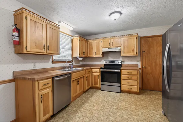 $2,000 | 832 New Shackle Island Road, Hendersonville, TN 37075