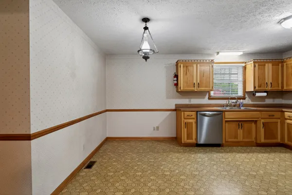 $2,000 | 832 New Shackle Island Road, Hendersonville, TN 37075
