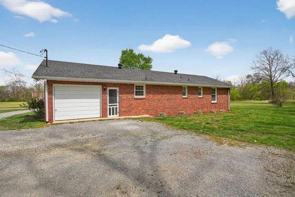 $2,000 | 832 New Shackle Island Road, Hendersonville, TN 37075