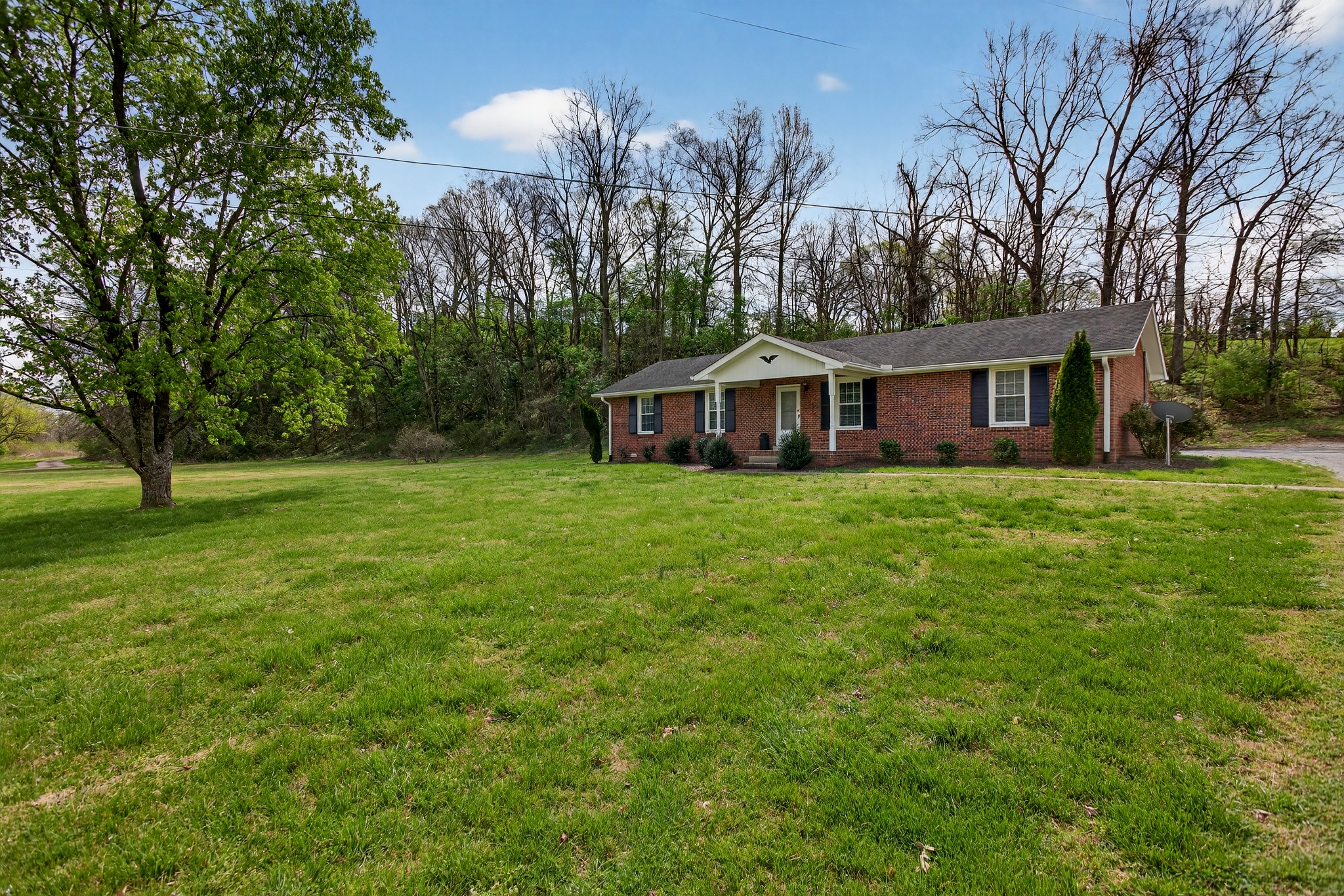 832 New Shackle Island Road Hendersonville, TN 37075 - Photo 2 of 20