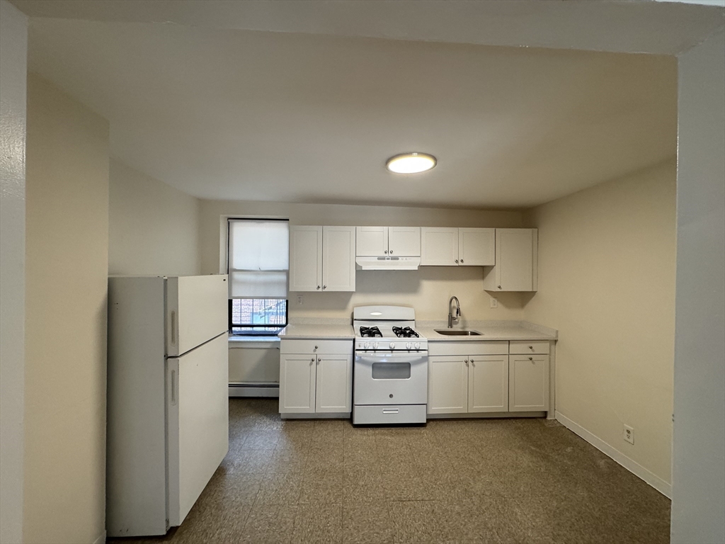 11 Victory Road, Unit 30 Boston, MA 02122 - Photo 3 of 12