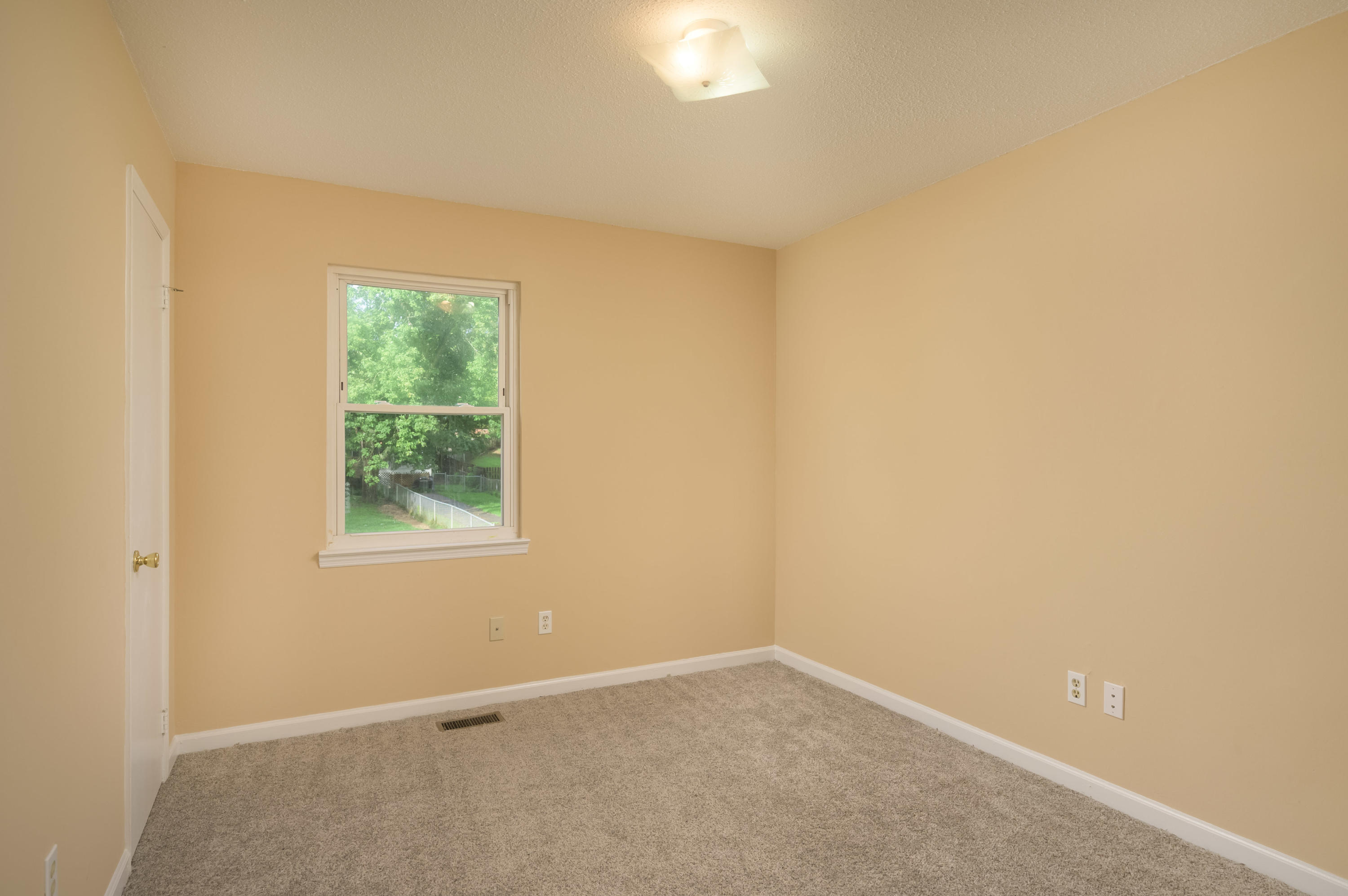 1613 North Chester Road Hixson, TN 37343 - Photo 8 of 20 1613-n-chester-rd-15