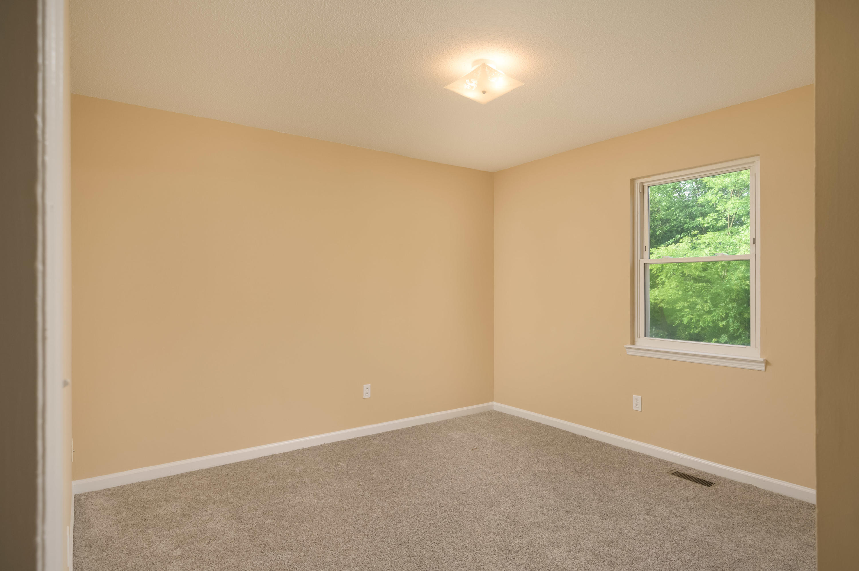 1613 North Chester Road Hixson, TN 37343 - Photo 9 of 20 1613-n-chester-rd-16