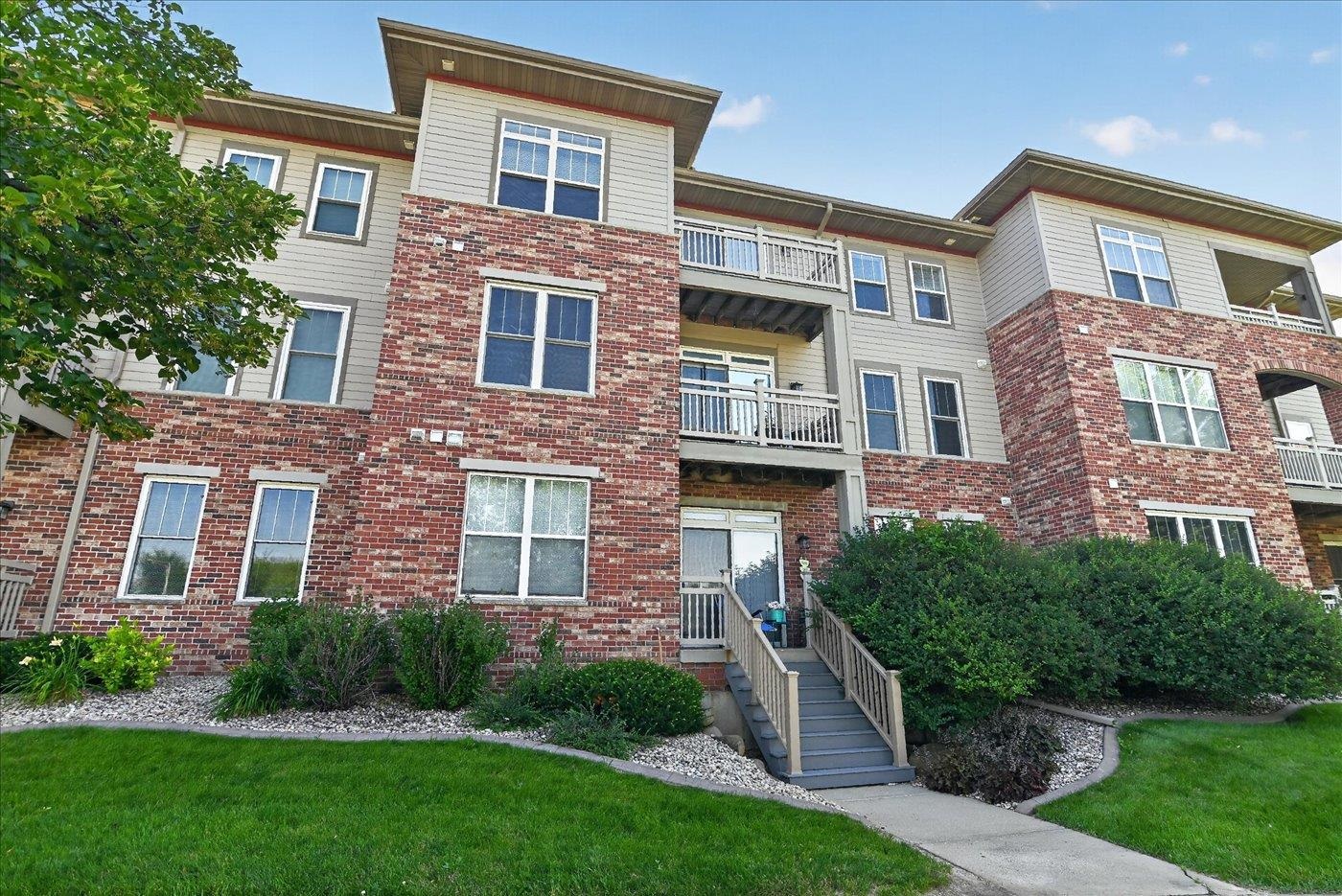 141 Metro Terrace, Unit 203 Madison, WI 53718 - Photo 3 of 48