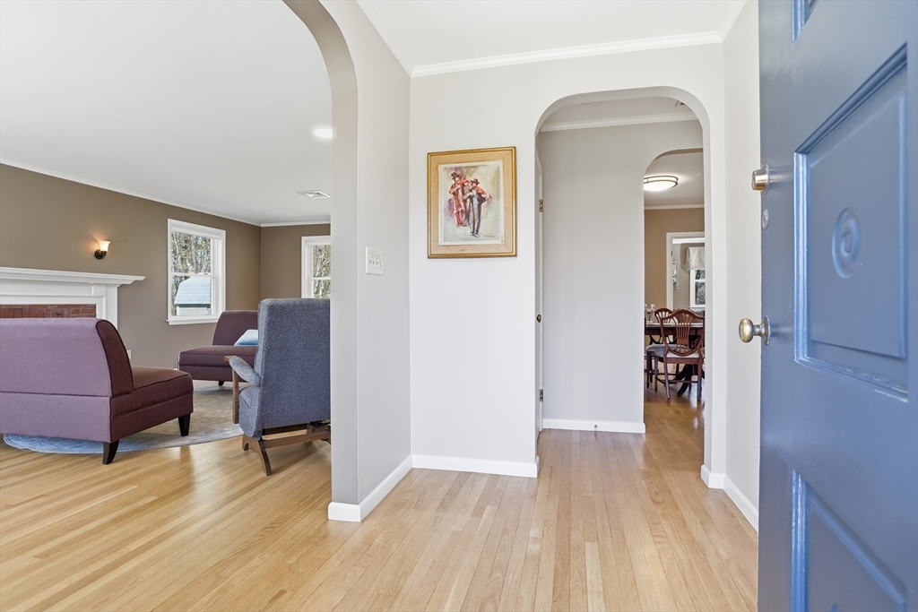 18 Brian Road Chelmsford, MA 01824 - Photo 3 of 35 Gallery Image 3