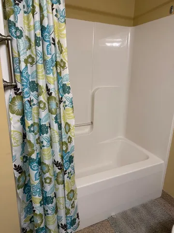 $1,350 | 703 Ocean Boulevard, Unit 305, Hampton, NH 03842