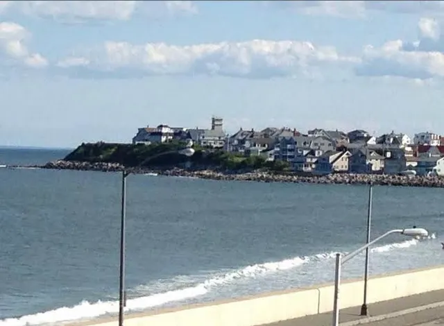 $1,350 | 703 Ocean Boulevard, Unit 305, Hampton, NH 03842