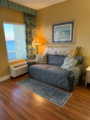 $1,350 | 703 Ocean Boulevard, Unit 305, Hampton, NH 03842