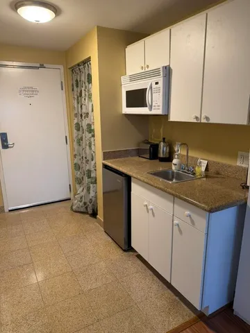$1,350 | 703 Ocean Boulevard, Unit 305, Hampton, NH 03842