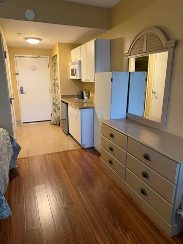 $1,350 | 703 Ocean Boulevard, Unit 305, Hampton, NH 03842