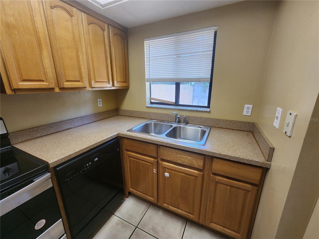 702 Southwest 70th Terrace, Unit B Gainesville, FL 32607 - Photo 5 of 33