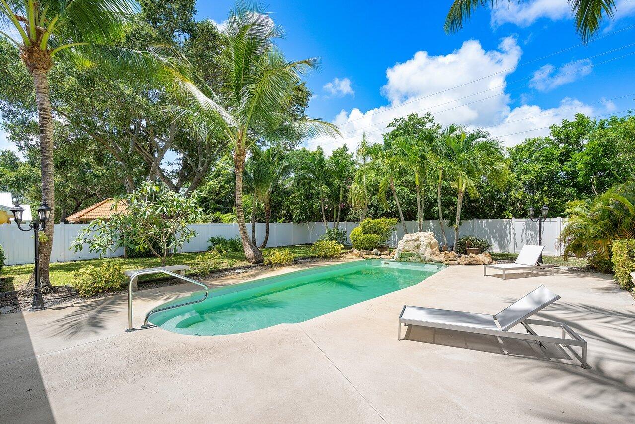11223 Monet Ridge Road Palm Beach Gardens, FL 33410 - Photo 18 of 30 pool/backyard