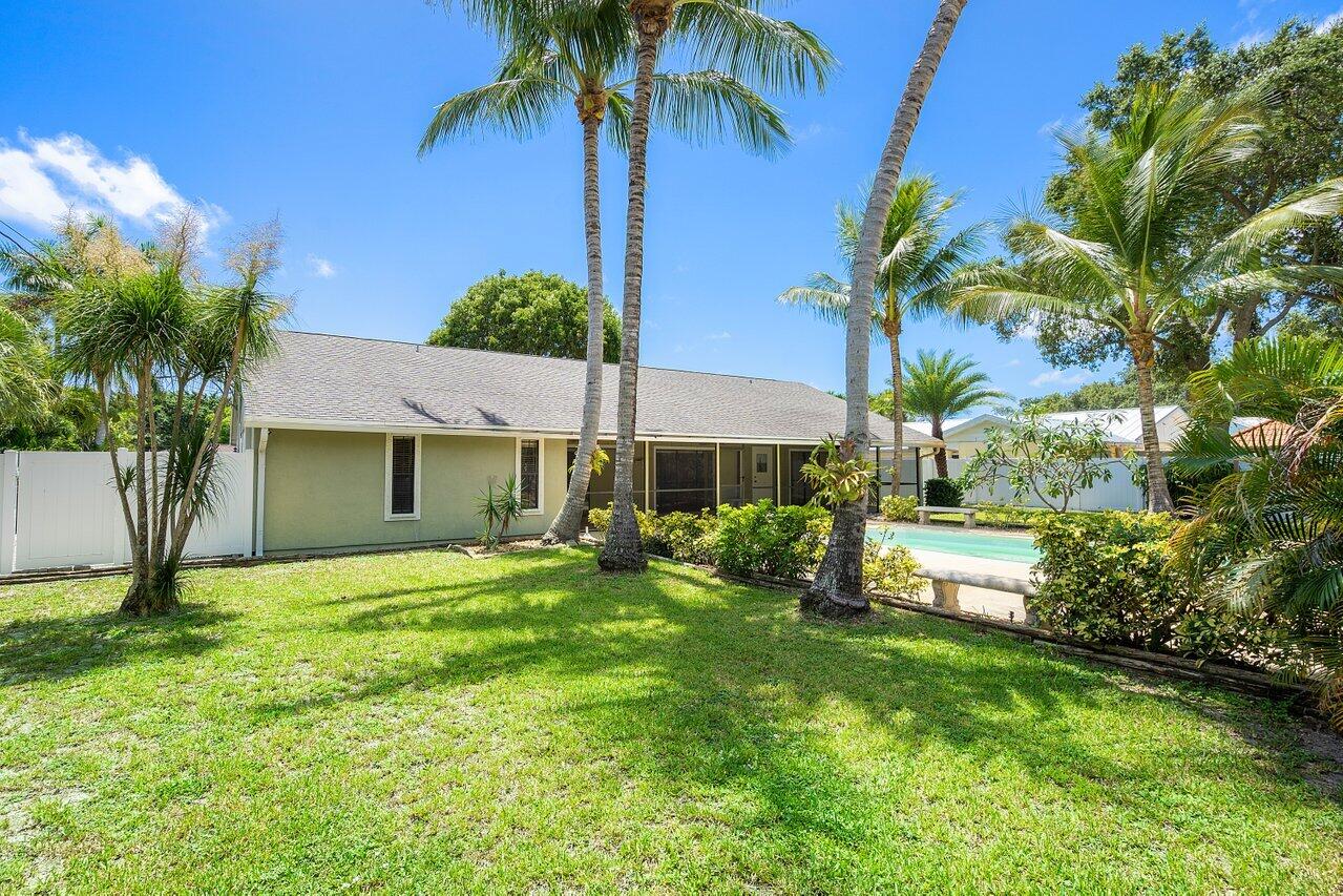 11223 Monet Ridge Road Palm Beach Gardens, FL 33410 - Photo 20 of 30 side yard