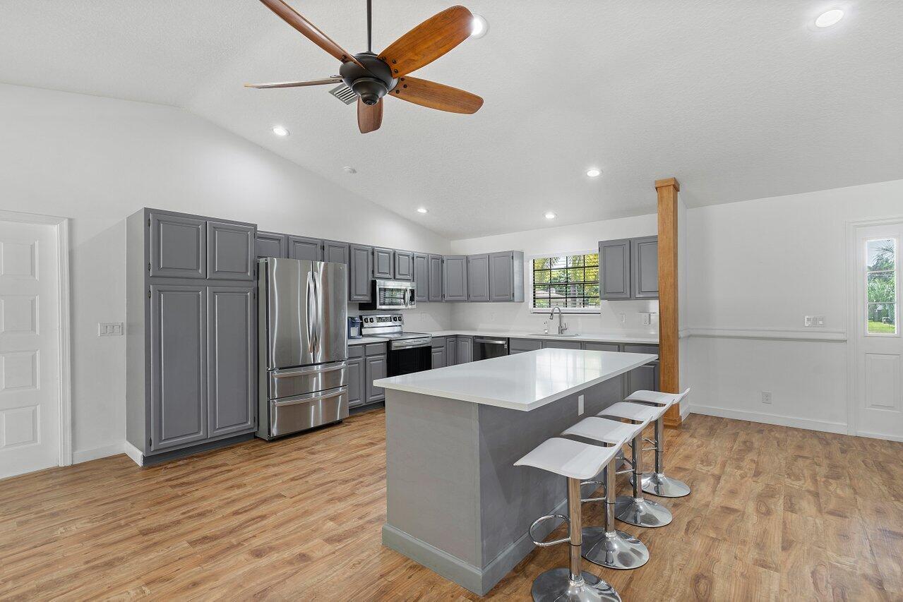 11223 Monet Ridge Road Palm Beach Gardens, FL 33410 - Photo 5 of 30 kitchen