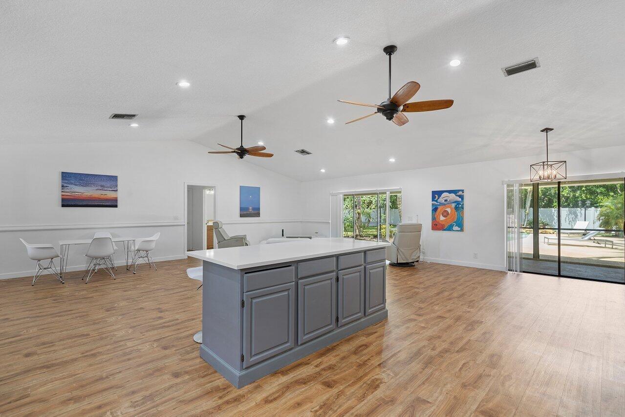 11223 Monet Ridge Road Palm Beach Gardens, FL 33410 - Photo 7 of 30 kitchen