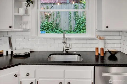 $1,785,000 | 2103 5th Avenue North, Seattle, WA 98109