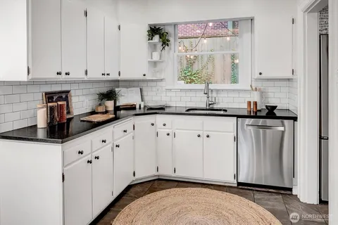 $1,785,000 | 2103 5th Avenue North, Seattle, WA 98109