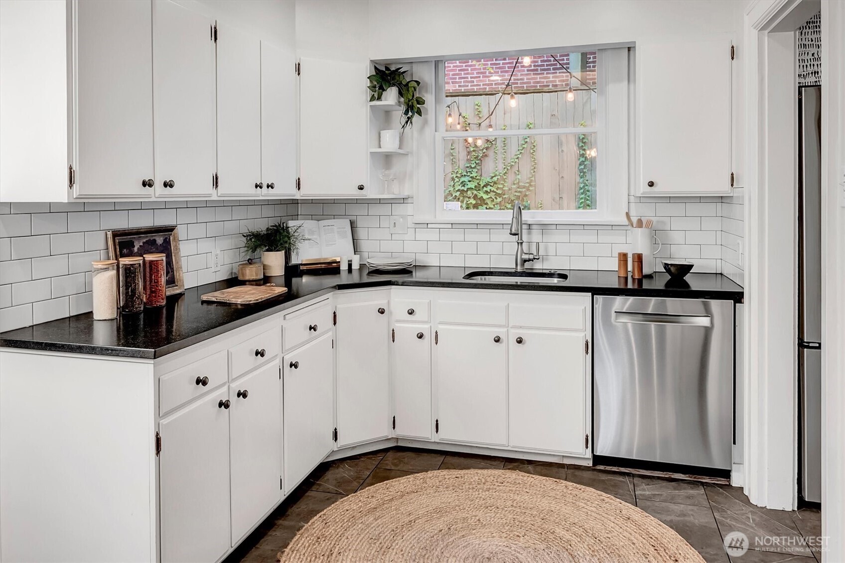 2103 5th Avenue North Seattle, WA 98109 - Photo 10 of 38