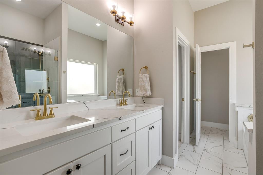 920 Kite Road Mineral Wells, TX 76067 - Photo 16 of 30 a bathroom with a sink and a mirror