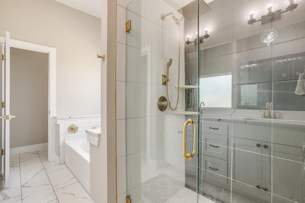 920 Kite Road Mineral Wells, TX 76067 - Photo 17 of 30 a bathroom with a shower