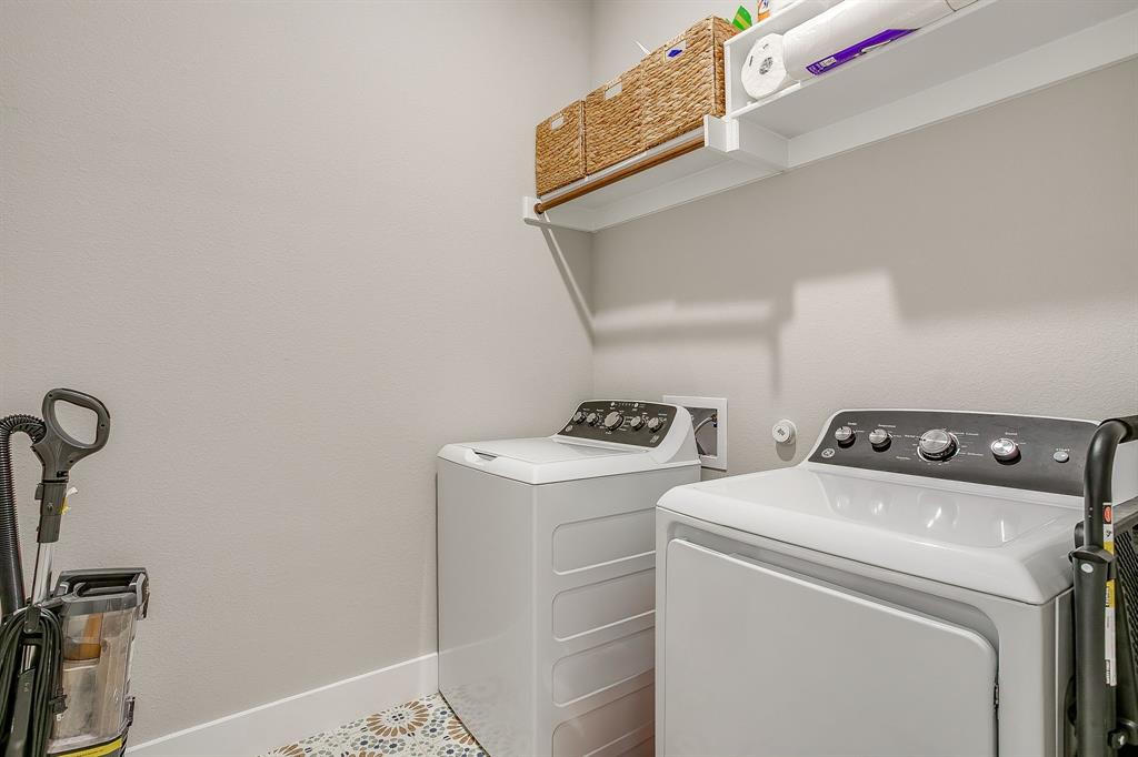 920 Kite Road Mineral Wells, TX 76067 - Photo 25 of 30 a utility room with dryer and washer