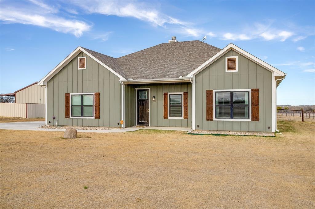 920 Kite Road Mineral Wells, TX 76067 - Photo 4 of 30 a front view of the house with garage