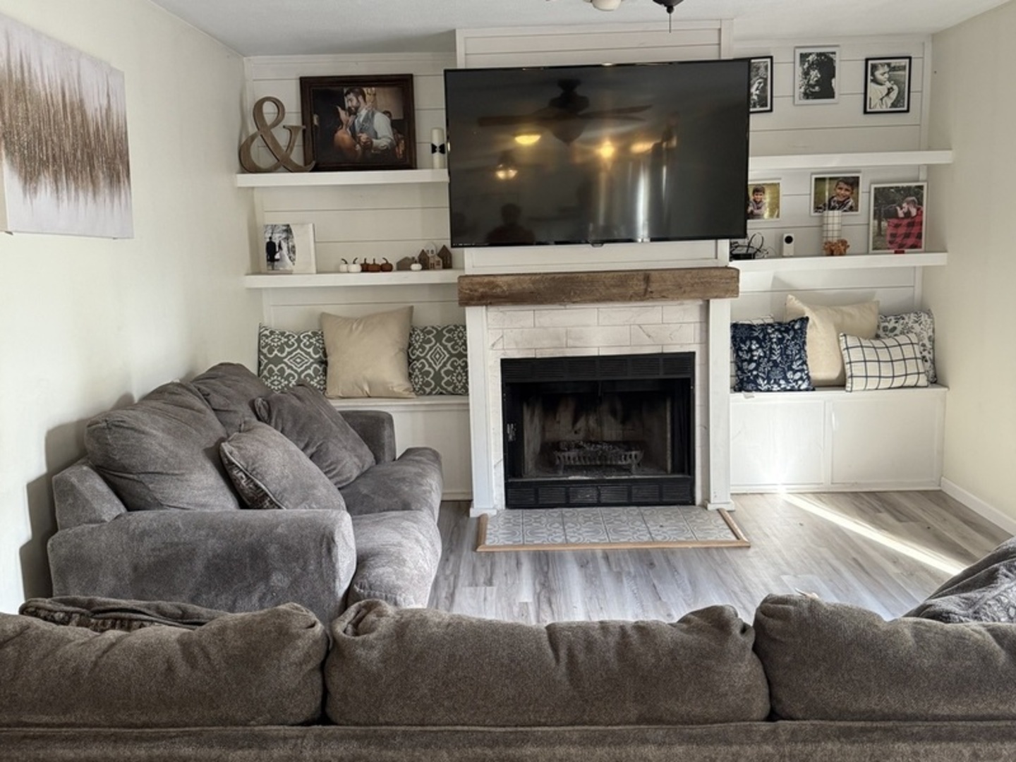 106 Windward Lane Rochelle, IL 61068 - Photo 18 of 42 a living room with furniture and a fireplace