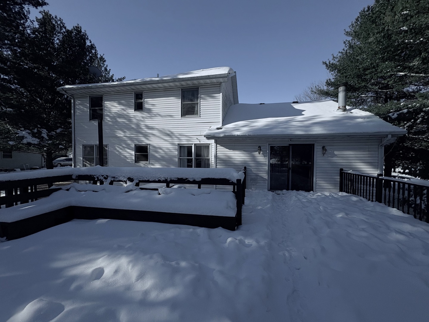 106 Windward Lane Rochelle, IL 61068 - Photo 42 of 42 a front view of a house with yard and trees