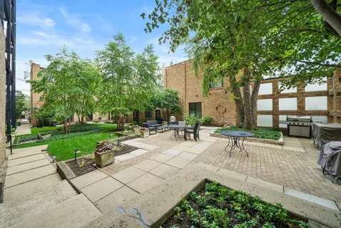 $499,000 | 1872 North Clybourn Avenue, Unit 204, Chicago, IL 60614