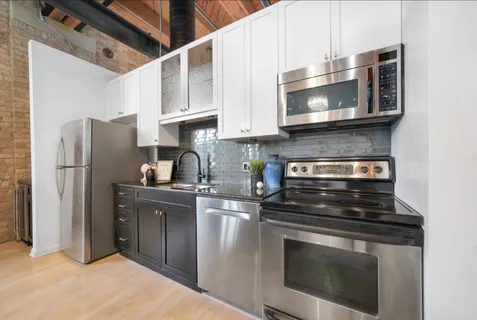$499,000 | 1872 North Clybourn Avenue, Unit 204, Chicago, IL 60614