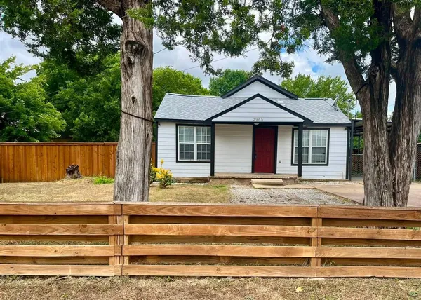 $2,200 | 2965 Clovis Avenue, Dallas, TX 75233