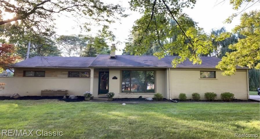 28257 Bayberry Road Farmington Hills, MI 48331 - Photo 1 of 23