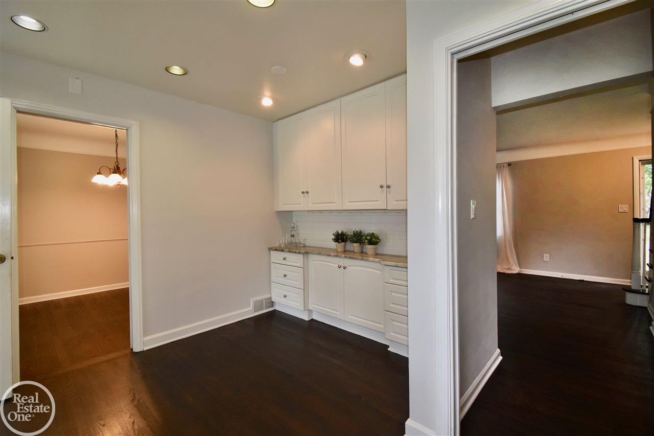 1086 Hawthorne Road Grosse Pointe, MI 48236 - Photo 15 of 31