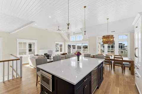$4,695,000 | 288 86th Street, Stone Harbor, NJ 08247