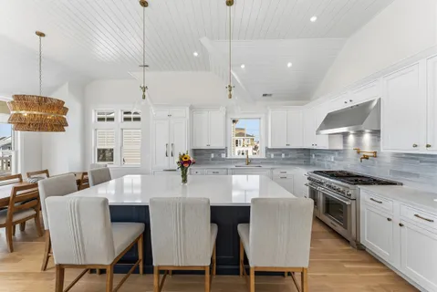 $4,695,000 | 288 86th Street, Stone Harbor, NJ 08247