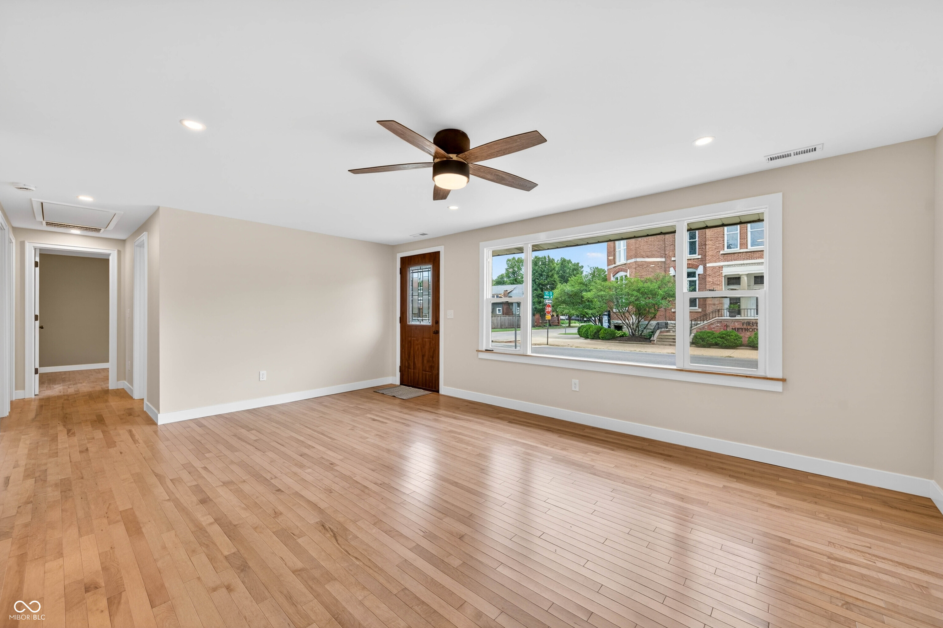 605 8th Street Columbus, IN 47201 - Photo 9 of 29
