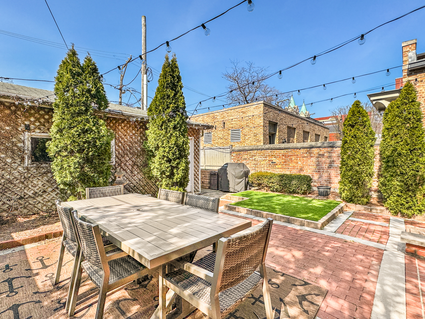 2224 North Wayne Avenue Chicago, IL 60614 - Photo 18 of 36 a view of a chairs and table in the patio
