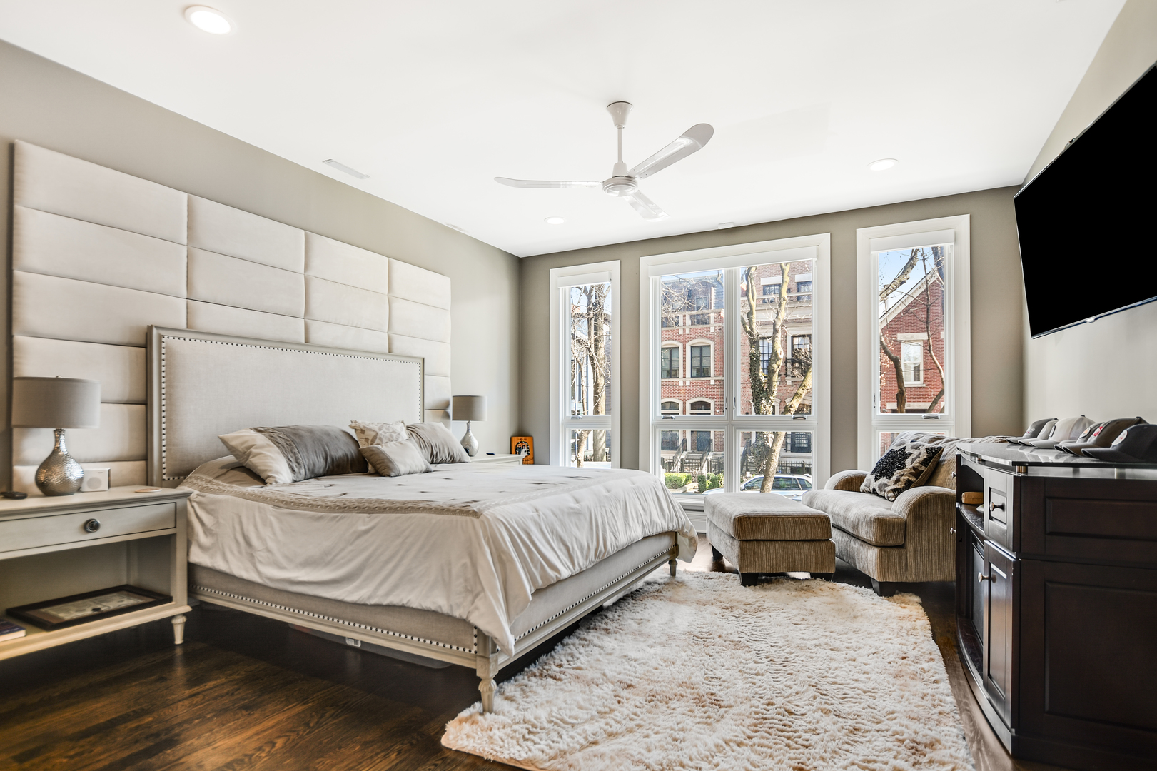 2224 North Wayne Avenue Chicago, IL 60614 - Photo 20 of 36 a bedroom with a bed couch and a flat tv screen