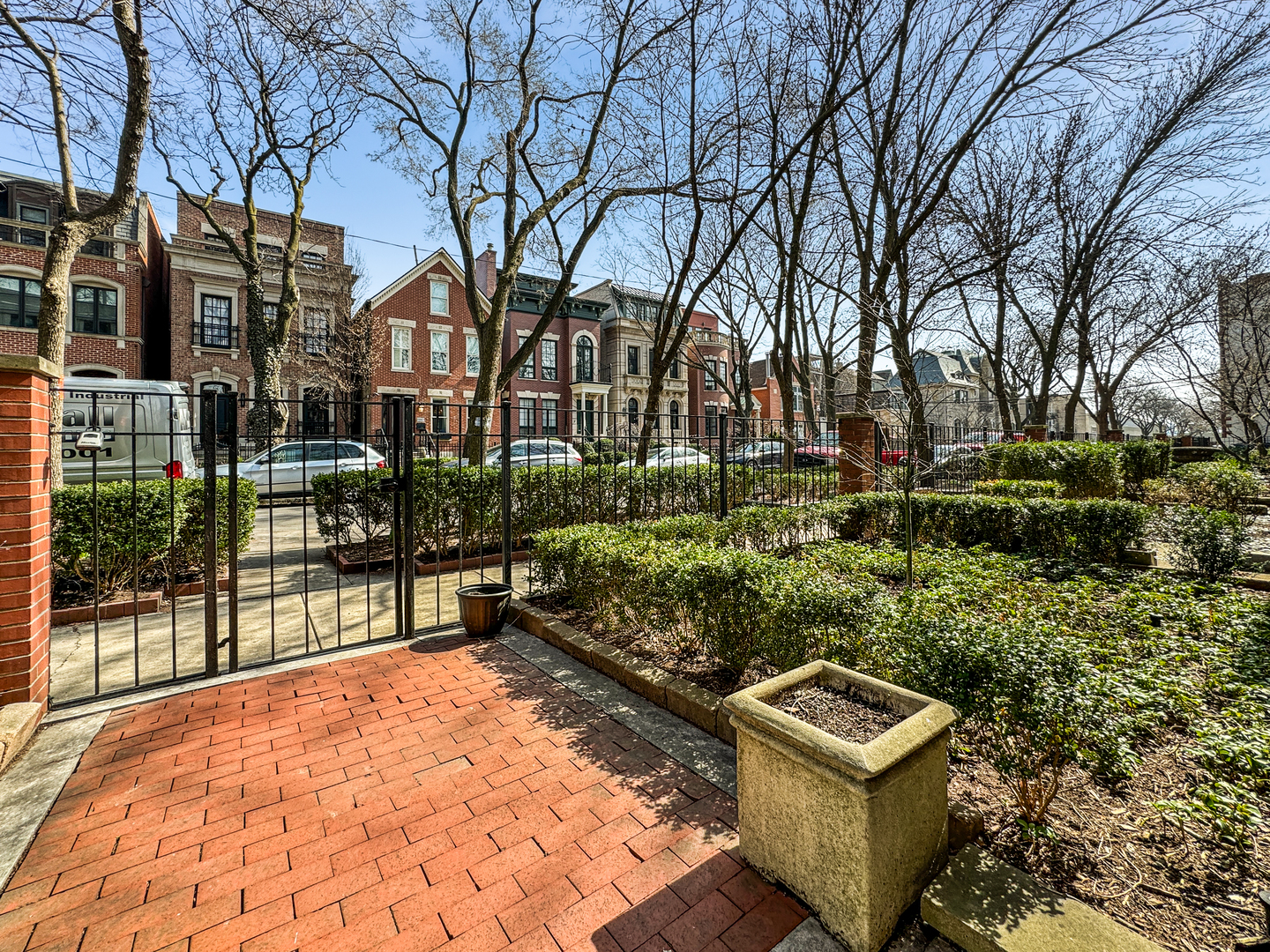 2224 North Wayne Avenue Chicago, IL 60614 - Photo 2 of 36 a view of a kid s