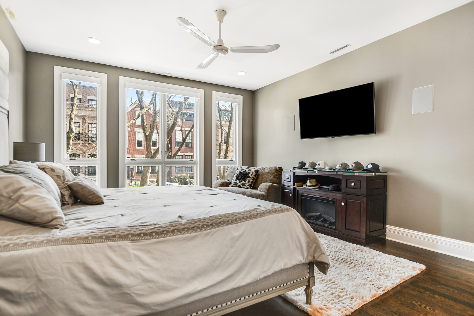 2224 North Wayne Avenue Chicago, IL 60614 - Photo 21 of 36 a bedroom with a bed and a flat screen tv