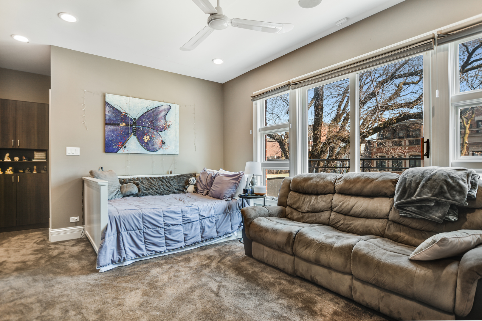 2224 North Wayne Avenue Chicago, IL 60614 - Photo 27 of 36 a bedroom with a large bed and a couch
