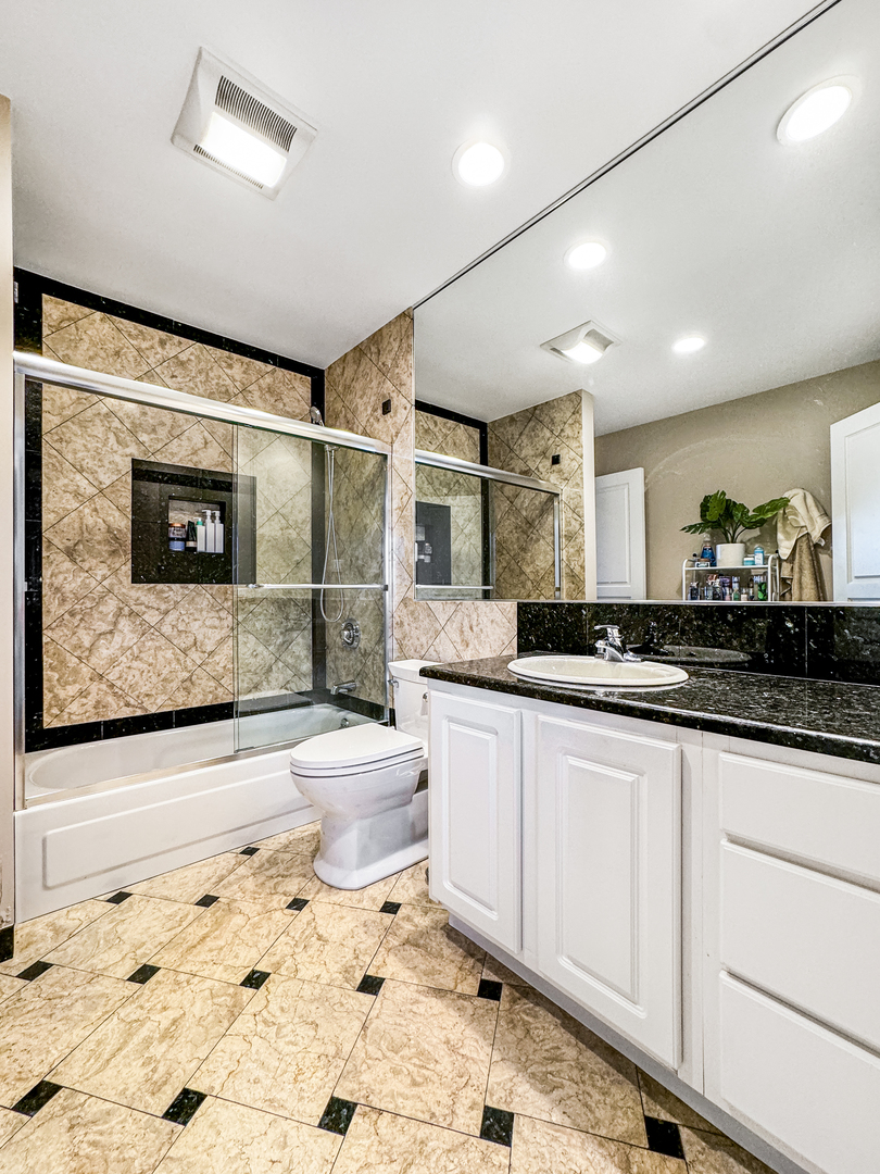 2224 North Wayne Avenue Chicago, IL 60614 - Photo 29 of 36 a bathroom with a sink a toilet and shower