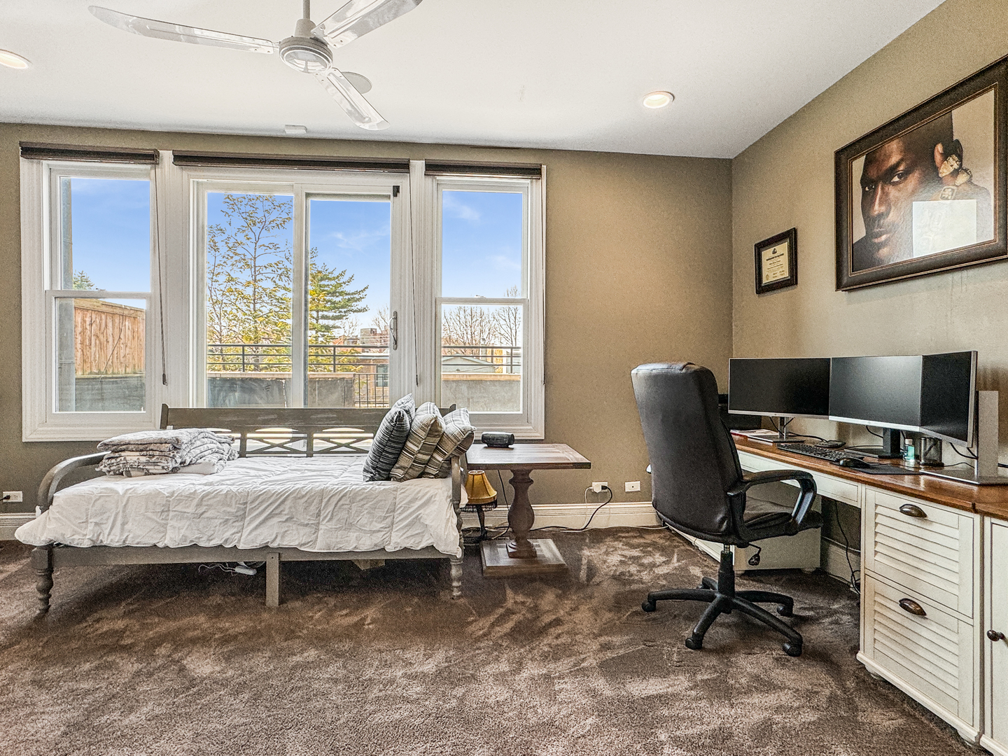 2224 North Wayne Avenue Chicago, IL 60614 - Photo 30 of 36 a bedroom with a bed and a desk